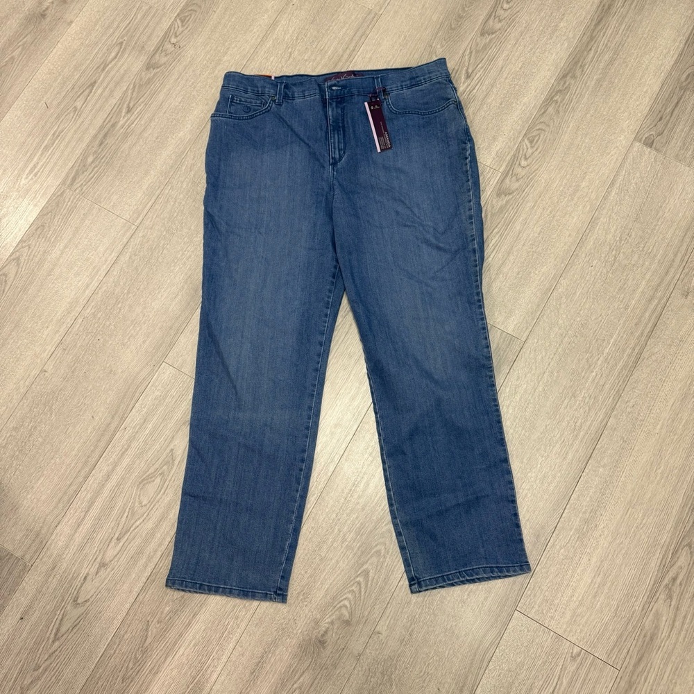 Gloria Vanderbilt Amanda NWT Size 16 Short Women’s Jeans